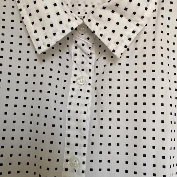 26/28 Avenue Dotted Print Button Up Blouse with 3/4 Sleeve and Shirttail Hem - Picture 9 of 17